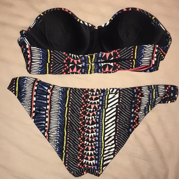 Bikini - Picture 2 of 2